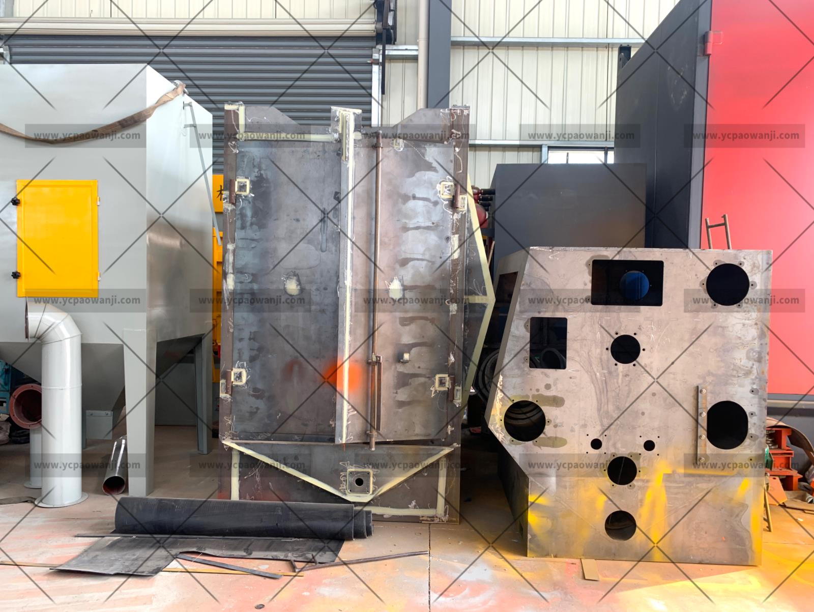 376吊鉤式拋丸機生產廠家拋丸機主機制作中，準備噴漆